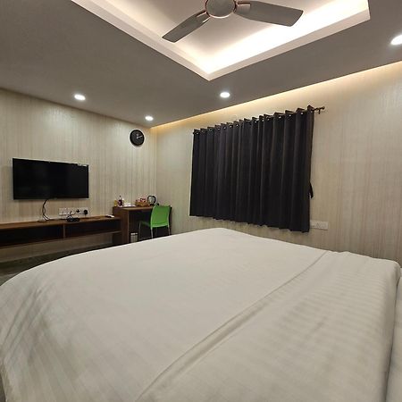 The Urban Nest Hotel Bangalore Exterior photo